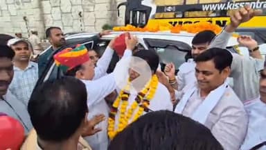 अजमेर: कांग्रेस प्रदेश अध्यक्ष गोविंद सिंह डोटासरा और नेता प्रतिपक्ष टीकाराम जूली का जयपुर हाईवे पर स्वागत किया गया