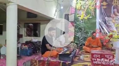 बलरामपुर: घुसाह समय माता मंदिर पर दूसरे दिन कथा में देर रात तक श्रद्धालुओं की रही भीड़