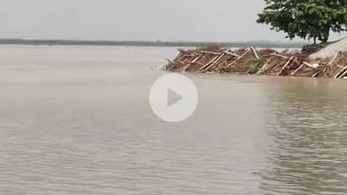 धनौरा: गजरौला तिगरी गंगा धाम का बढ़ा जलस्तर, पुरोहितों की झोपड़ियां हुई जलमग्न