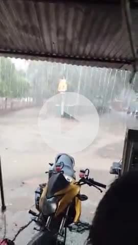 भिण्ड:- जम कर हुई बारिश के बाद गर्मी से मिली राहत
सड़कें हुईं लबालब लोगों ने लिया बारिश का मजा
#बारिश #गर्मी #bhind #MP