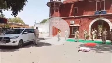 लाडपुरा: शहर पुलिस ने सेंट्रल जेल का किया औचक निरीक्षण, बंदियों के बैरक खंगाले