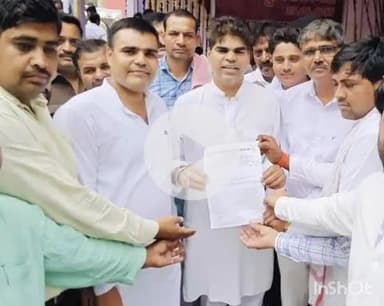 फिरोज़ाबाद: फ़िरोज़ाबाद में विद्यालय विलय के खिलाफ शिक्षक संघ ने किया हल्ला बोल, सांसद अक्षय यादव को सौंपा मुख्यमंत्री के नाम ज्ञापन