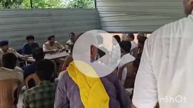 शिवहर: पिपराही थाना में मुहर्रम को लेकर बीडीओ और थाना अध्यक्ष ने जनप्रतिनिधियों के साथ की शांति समिति की बैठक