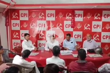 कांके: रांची: मेन रोड स्थित सीपीआई प्रदेश कार्यालय में 8वें राज्य सम्मेलन की तैयारी को लेकर बैठक