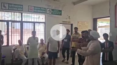 बड़ौत: दोघट CHC पर डॉक्टर न होने से आक्रोशित ग्रामीणों ने किया प्रदर्शन, CHC पर अव्यवस्थाओं की भरमार #jansamasya