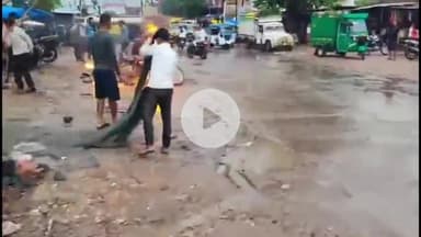 जलेसर: कस्बा जलेसर के आगरा चौराहा समीप खड़ी बाइक में अचानक लगी आग, मौजूद लोगों में मचा हड़कंप, स्थानीय लोगों ने पाया आग पर काबू