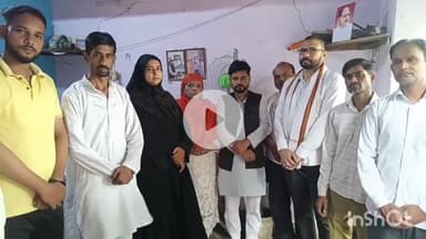 बरेली: पुराने शहर के मुस्लिम समाज के भाजपा कार्यकर्ताओं और स्थानीय लोगों ने पीएम मोदी के 123वें मन की बात कार्यक्रम को सुना