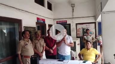 बड़ौत: छपरौली थाने पर सेवानिवृत्त दरोगा के सम्मान में विदाई समारोह का आयोजन, SP एवं ASP सहित सहकर्मियों ने दिए उपहार