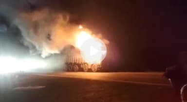 ग्वालियर गिर्द: ग्वालियर के पनीहार हाईवे पर चलते ट्रक में लगी आग, वीडियो आया सामने