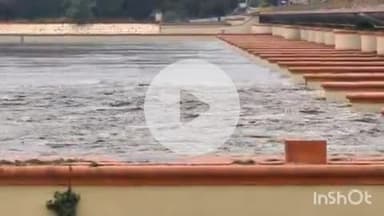 जानसठ: रामराज क्षेत्र के गंगा बैराज पर जलस्तर बढ़ने से आसपास के इलाके को किया गया अलर्ट, उफनते जल से इलाके में हड़कंप