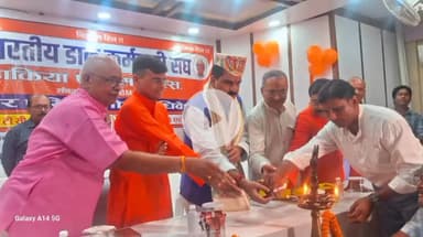 दरभंगा: PTC सभागार में डाक कर्मचारी संघ के प्रांतीय अधिवेशन का सांसद ने दीप प्रज्वलित कर किया उद्घाटन