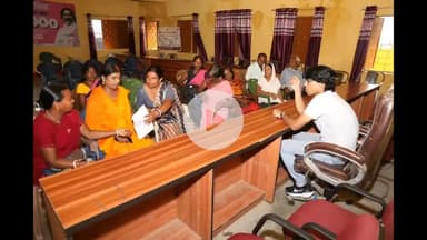 सोनाहातु: सोनाहातु पंचायत सचिवालय में विधायक अमित महतो ने आंगनबाड़ी केंद्र की सेविका और सहायिकाओं से मुलाकात की