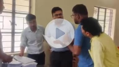 रहुई: रहुई प्रखंड कार्यालय में एसडीएम द्वारा एन्युमरेशन फॉर्म का वितरण