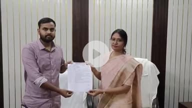 बेतिया: महापौर ने नगर निगम क्षेत्र के विभिन्न वार्डों में सड़क व नाला निर्माण योजनाओं का कार्यादेश बांटा