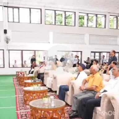 देहरादून: राज्यपाल ने 'ब्रेकिंग द ग्लास सीलिंग' पुस्तक का विमोचन किया