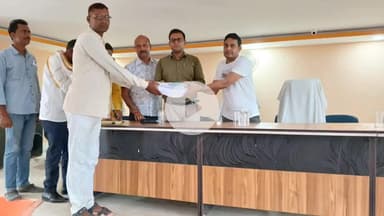 नबीनगर: नवीनगर में मतदान केंद्र स्तरीय पदाधिकारी को दिया गया प्रशिक्षण