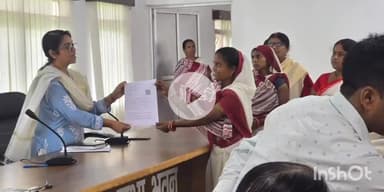 सुपौल: सुपौल के सभा भवन में मतदाता सूची पुनरीक्षण कार्यक्रम के तहत सेविका एवं एलएस के साथ बैठक