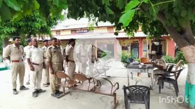 गोपालगंज: बरौली व माधोपुर थाना परिसर में थाना प्रभारी ने किया चौकीदार परेड, अपराध व शराब तस्करों की पहचान का दिया निर्देश