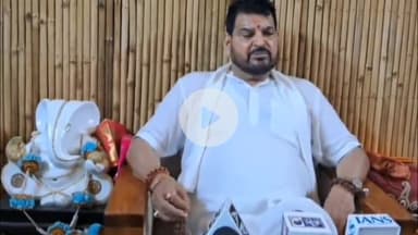 तरबगंज: नवाबगंज के विश्नोहरपुर में पूर्व सांसद बृजभूषण शरण सिंह ने राहुल गांधी को मनुस्मृति पढ़ने की दी सलाह, बताया कर्म प्रधान