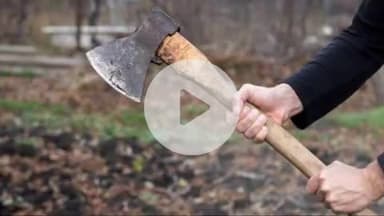 बहराइच :  थाना व ग्राम बौंडी अन्तर्गत  रतनपुर में  एक युवक ने अवैध सम्बन्धों के शक में पत्नी पर किया कुल्हाड़ी से हमला