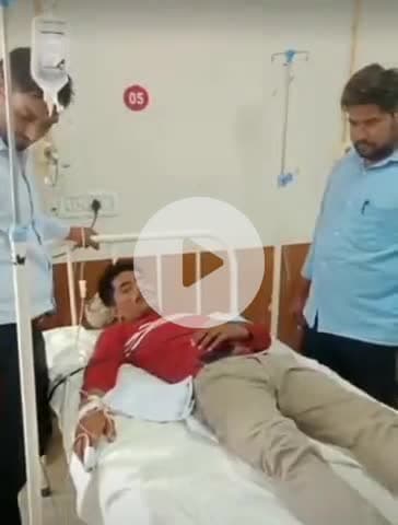 चूरू: चूरू में परिजनों के साथ खेत में तारबंदी करवाने गए युवक के पैर में जहरीले सांप ने डस लिया, डीबी अस्पताल में इलाज जारी