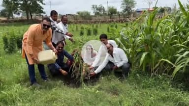 पवई: हिनौती ग्राम में जिला पंचायत अध्यक्ष की मौजूदगी में लोगों ने प्रधानमंत्री मोदी का कार्यक्रम लाइव देखा