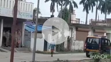 बलरामपुर: गुप्ता लॉज में पुलिस ने की छापेमारी, वीडियो हुआ वायरल