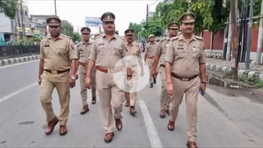 कोल: अलीगढ़ पुलिस ने पैदल गश्त के जरिए अपराध नियंत्रण और यातायात व्यवस्था बनाए रखने का प्रयास किया
