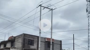 मंझनपुर: कौशांबी ब्लॉक क्षेत्र में फोर लेन सड़क निर्माण में बिजली शिफ्टिंग में घोर लापरवाही, जनमानस पर मंडरा रहा खतरा