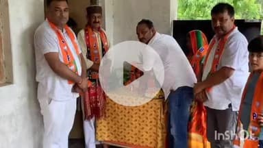 तुलसीपुर: गैंडाहवा में विधायक कैलाश नाथ शुक्ला ने कार्यकर्ताओं के साथ सुना प्रधानमंत्री का 'मन की बात' कार्यक्रम