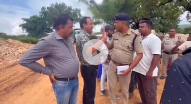 कटनी नगर: कटनी: स्टोन माइंस में विस्फोट से घरों पर पत्थरों की बरसात, ग्रामीण आक्रोशित