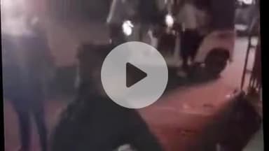 फिरोज़ाबाद: सुभाष चौराहे पर एक युवक ने किशोर को बीच सड़क पर लात-घूसों से जमकर पीटा, वीडियो हुआ वायरल