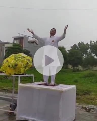 खरगौन: खरगोन: बारिश में 150 से अधिक साधकों ने किया योग, राजवाड़ा कॉलोनी में हुए गीत-संगीत