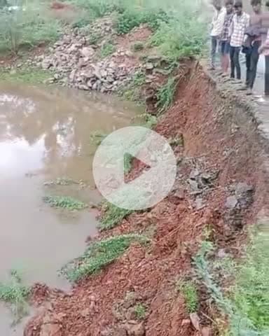 गांगड़तलाई: बारिश के बाद सलाकेश्वर महादेव मंदिर तक की सड़क के किनारों की मिट्टी बही, 2 साल में ही टूटी सड़क