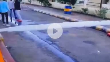 सीतामऊ: खेरखेड़ा टोल प्लाजा पर BJP के पूर्व MLA ने मैनेजर से की मारपीट, ट्रैक्टर रोकने पर हुआ विवाद, वीडियो वायरल