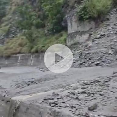 टापरी: किन्नौर के पागल नाले में आई मलवे की बाढ़, NH-5 हुआ अवरुद्ध, जान-माल का नहीं हुआ कोई नुकसान