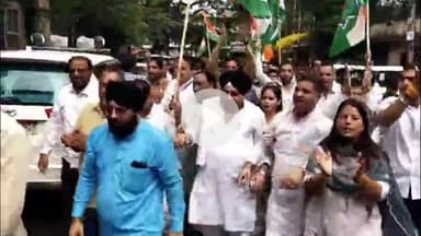 इंदौर: इंदौर में जीतू पटवारी पर केस दर्ज होने पर कांग्रेसियों ने संभागीय आयुक्त कार्यालय पर किया प्रदर्शन