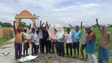 सांसद निधि से बन रहे विवाह भवन में भारी भ्रष्टचार ग्रामीणों ने विरोध प्रदर्शन कर काम कराया बंद।
#महराजगंज #भ्रष्टाचार