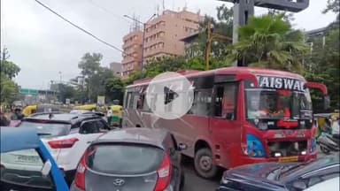 इंदौर: इंदौर के मधु मिलन चौराहे पर लगा लंबा जाम, 2 घंटे तक वाहन चालक रहे परेशान