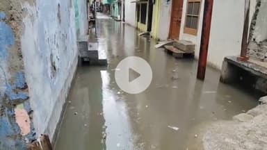 बरेली: बरेली में सुबह तड़के हुई तेज बारिश से संजय नगर, हजियापुर, जोगी नवादा समेत कई मोहल्लों में जल भराव हुआ