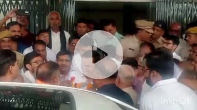 बारां: ग्राम पंचायत भंवरगढ़ में बिजली समस्याओं को लेकर पूर्व सरपंच ने कलेक्ट्रेट परिसर में ऊर्जा मंत्री को दिया ज्ञापन