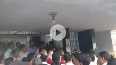 रामपुर: बेसिक स्कूलों के मर्ज होने से जिले के शिक्षक हुए नाराज, BSA के माध्यम से मुख्यमंत्री को भेजा ज्ञापन