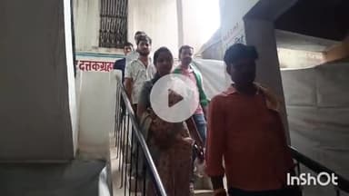 आरा: आरा में राजद नेत्री सोनाली सिंह ने रेप पीड़ित बच्ची से की मुलाकात, आरोपी की कड़ी सजा की मांग की