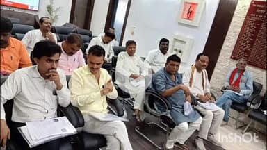 सासाराम: निर्वाचन पदाधिकारी ने जिला पदाधिकारी की अध्यक्षता में मान्यता प्राप्त राजनीतिक पार्टी के साथ की बैठक