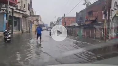 अमरोहा: अमरोहा नगर में रात से सोमवार दोपहर 12 बजे तक बारिश, जलमग्न हुई सड़कें