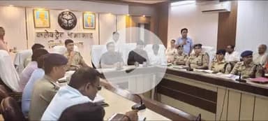 फिरोज़ाबाद: मोहर्रम और कांवड़ यात्रा को लेकर प्रशासन सख्त, दबरई कलेक्ट्रेट सभागार में डीएम और एसएसपी ने ली पीस कमेटी बैठक