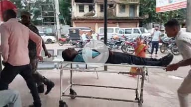 किस्को: तेज रफ्तार केटीएम बाइक पेड़ से टकराई, एक युवक गंभीर रूप से घायल, हेलमेट पहनने वाला सुरक्षित