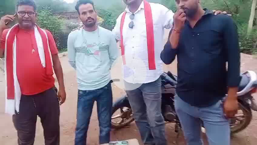 नशा विरोधी जनांदोलन के तहत पन्ना जिले सिमरिया थानांतर्गत ग्राम मड़वा  भगवती मानव कल्याण संगठन ने पकड़ी अवैध शराब | BMKS PANNA MP
#panna #pannamp #panna_mp #raipura_panna #simariya_panna #pannanews #pannanewsupdate