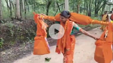 कोडरमा: झरनाकुंड धाम से 21 लीटर जल लेकर 400 किमी पैदल यात्रा पर निकली कुसुम, मातृशक्ति का किया आवाहन