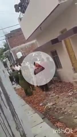 बहराइच: सरस्वती नगर मोहल्ले में नाली निर्माण को लेकर दो पक्षों में हुई मारपीट, वीडियो हुआ वायरल